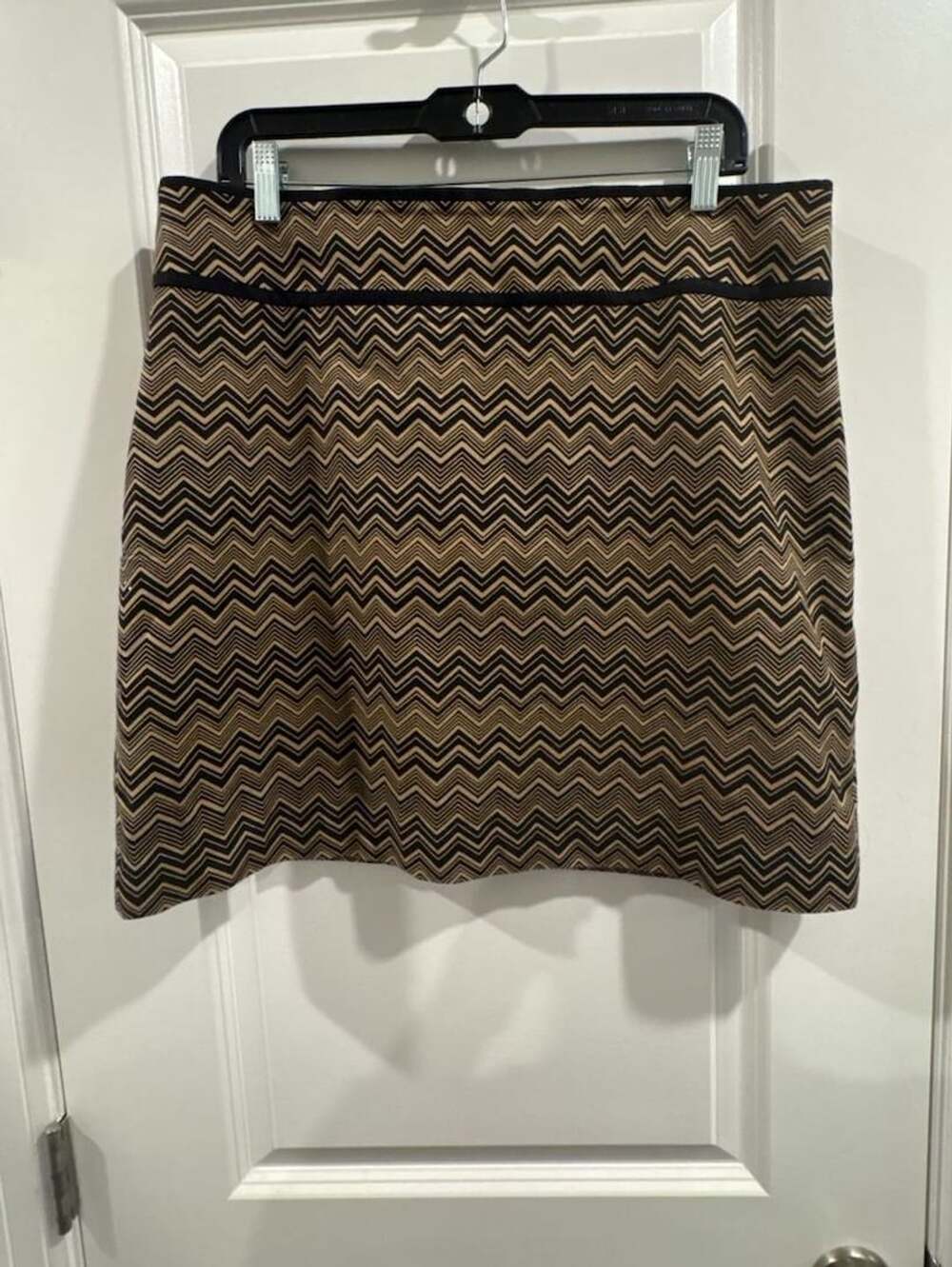LOFT Chevron Zig Zag Skirt Size 12 Black Brown